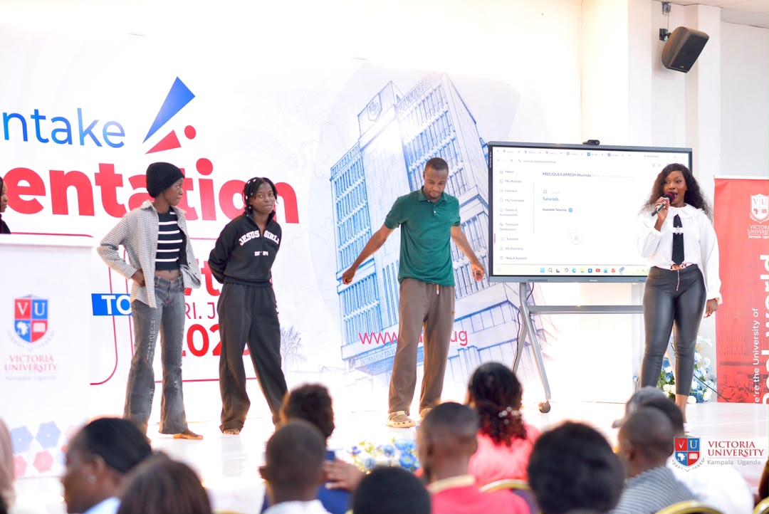 New students being shown the Victoria University learning portal on a large screen